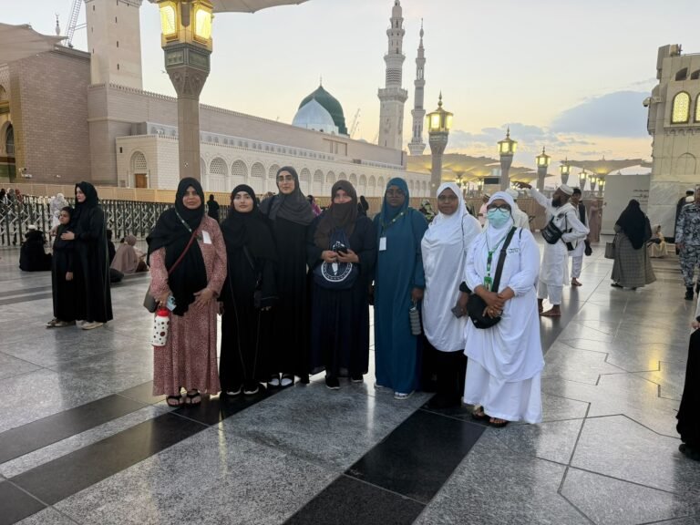 A Kasfah Hajj group in the courtyard of the Prophet's Mosque in Madinah